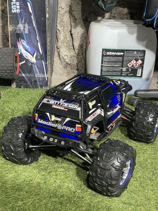 Traxxas summit 1/10