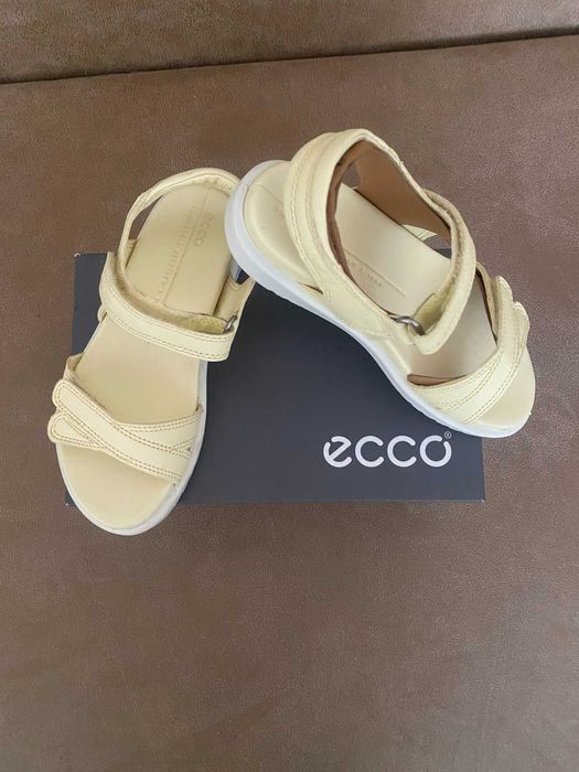 Босоніжки сандалі для дівчинки фірми Ессо 30р НОВІ