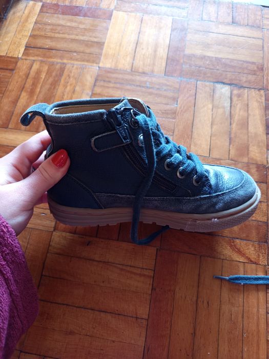 Botas infantis  em bom estado
