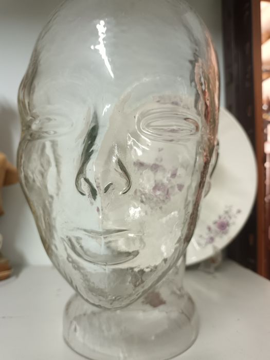 Cabeça em vidro para expor óculos em vitrine