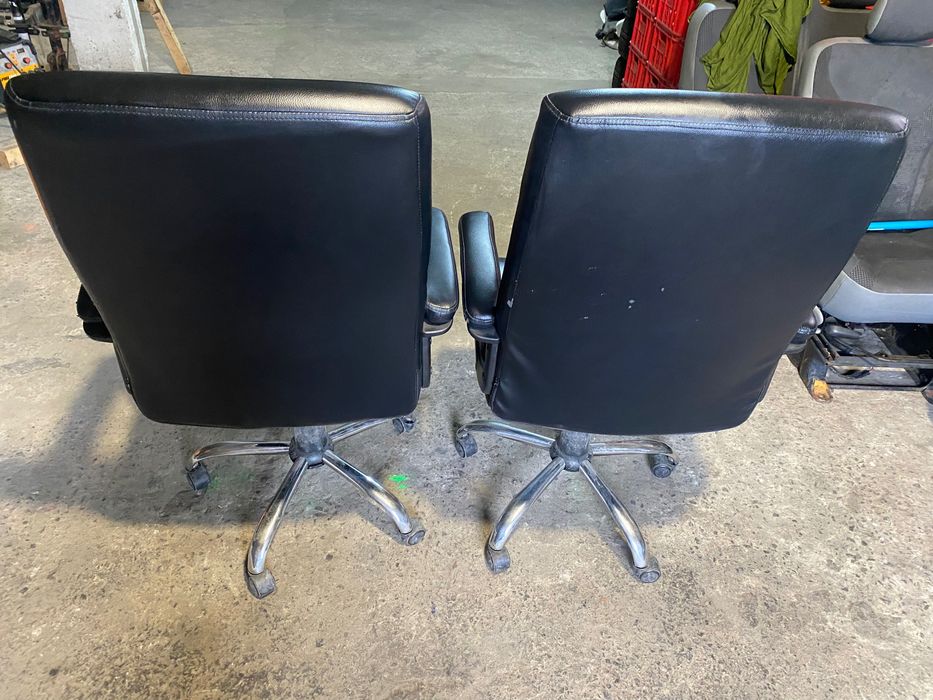 Продам офісні крісла