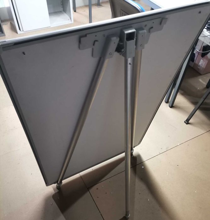Quadro branco magnético com cavalete (107x75cm)