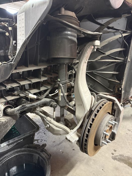 Ходова / гальмівна частина Tesla Cybertruck