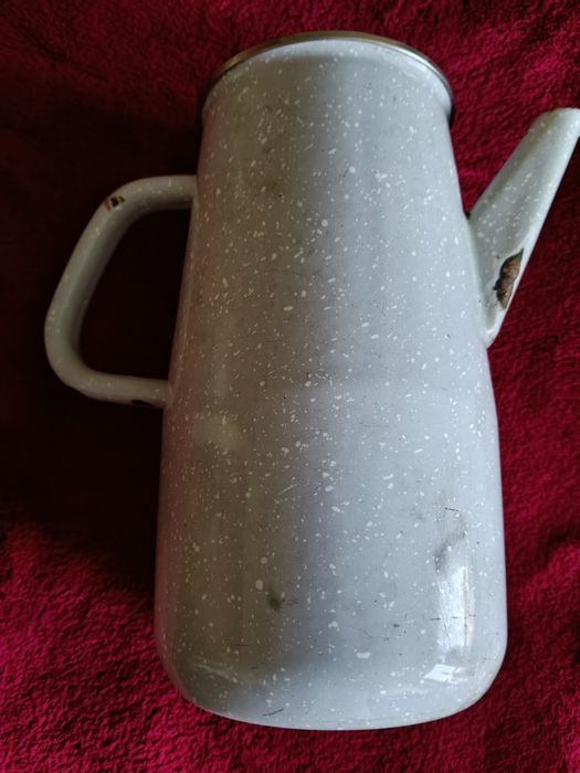 Vendo chaleira esmaltada.