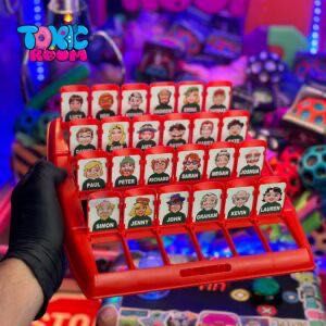 Настільна гра "Вгадай Хто?"  "Guess Who?" Китайська версія