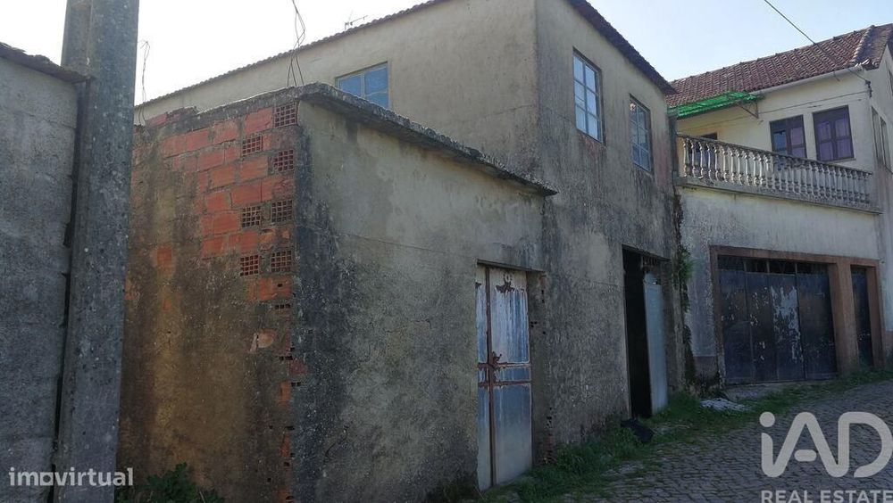 Casa de aldeia T3 em Aguda de 1960,00 m2