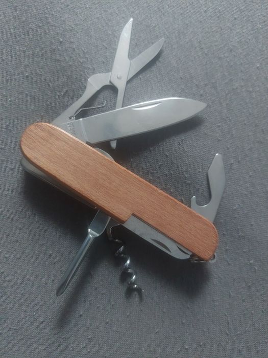 Multitool nóż korkociąg i inne