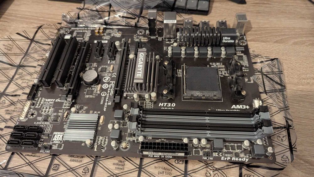 Motherboard – Gigabyte GA-970A-DS3P