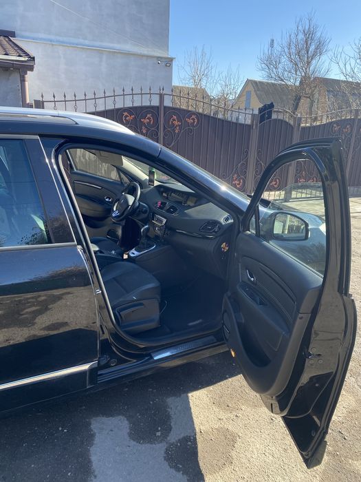 Продам сімейний автомобіль