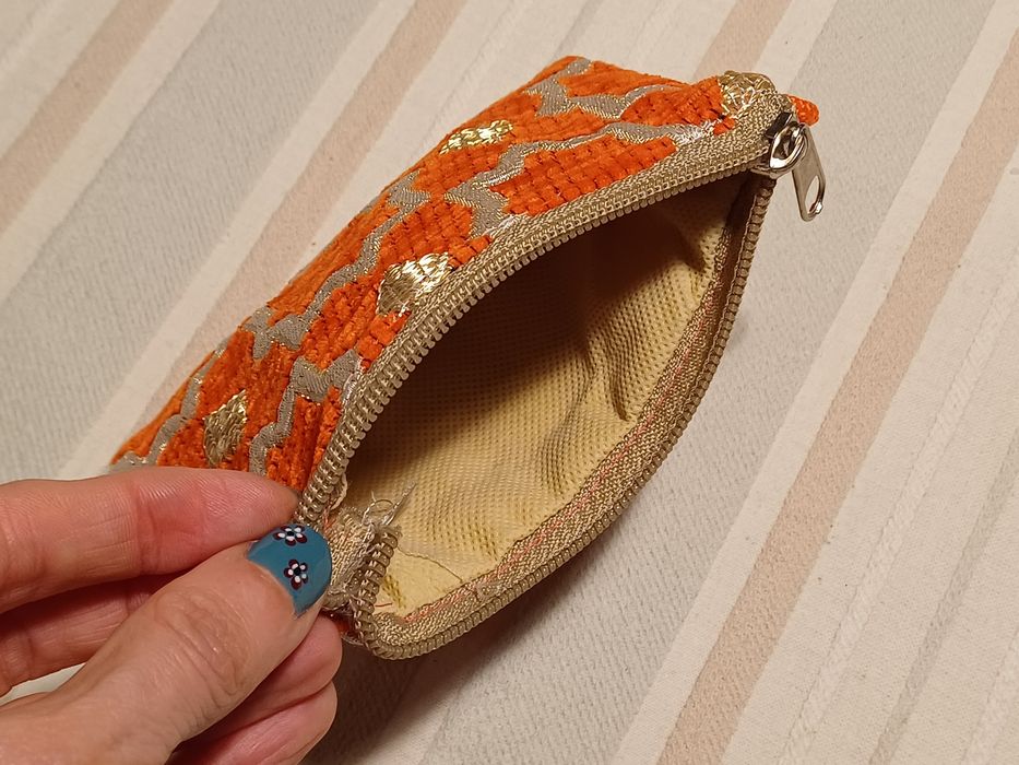 Porta-moedas de tecido com design étnico/geométrico, laranja/dourado