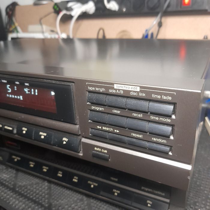 Leitor de CDs Technics mod. SL P177A
