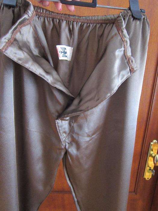 Pijama de Homem de Cetim Verde-Acastanhado de Manga e Perna Compridas