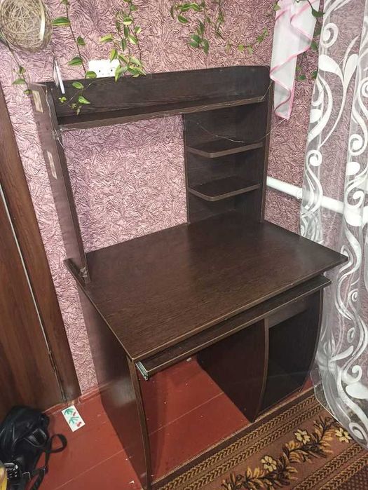 Продам стіл комп"ютерний.