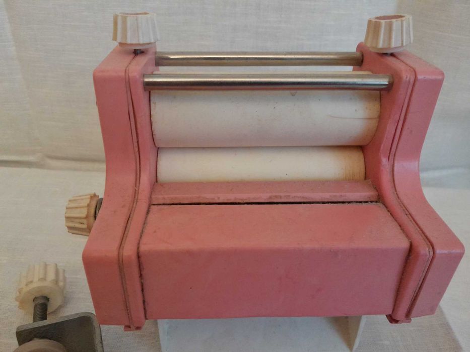 Maszynka do wałkowania ciasta na makaron, ravioli itp z czasów PRL