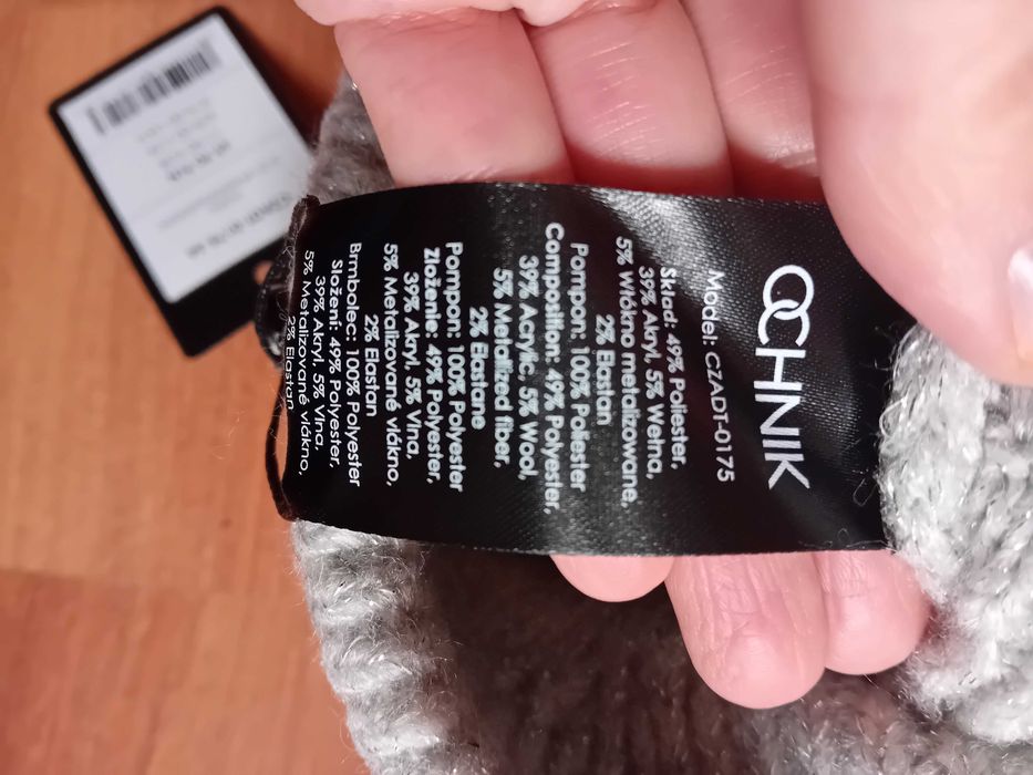Nowa czapka Ochnik Szara Srebrna nitka Pompon z metką