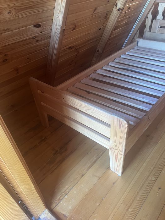 Łóżko sosnowe używane 90x200