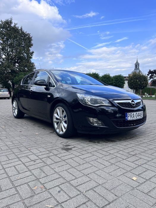 Opel Astra J 2010 rok