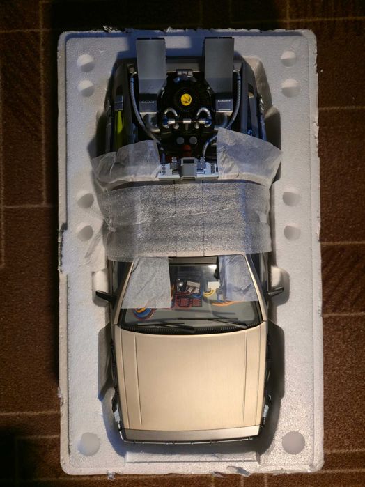 TOMY DeLorean (Делоріан) 1:10 — Назад у майбутнє / Back to the Future