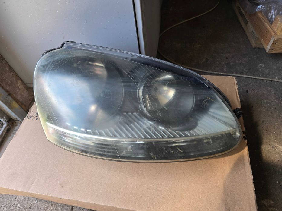 lampa przód VW Golf 5 V