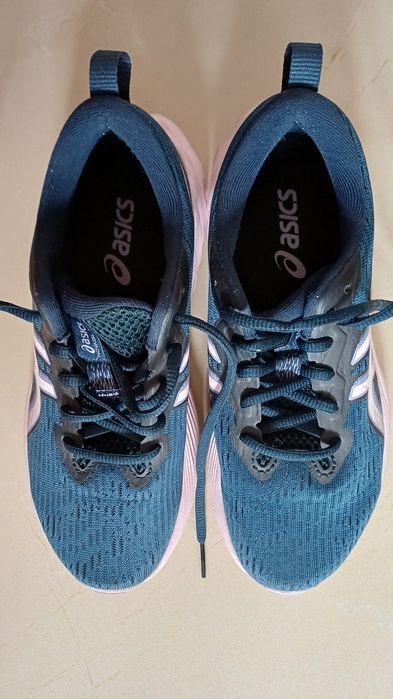 Buty Asics novablast 37