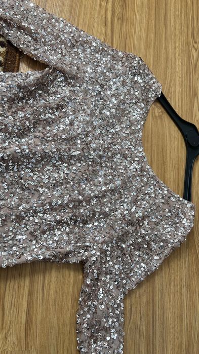 Бежево-золоте вечірнє плаття