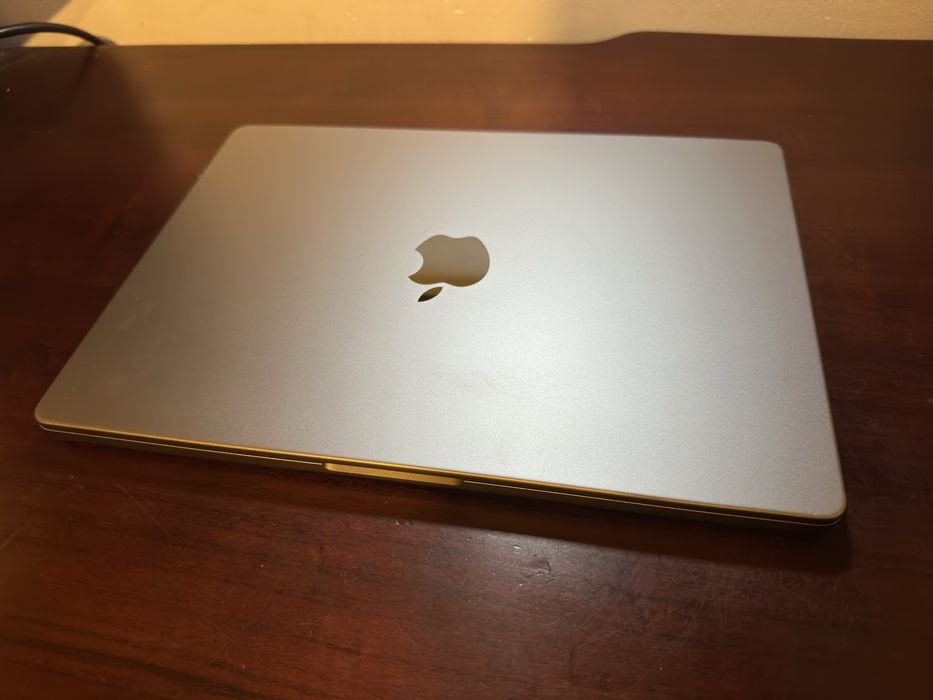 Macbok pro 14 M2 pro (12/19) 16Gb 1Tb - uszkodzona matryca