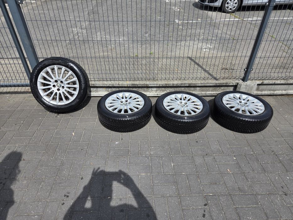 Felgi Alfa Romeo  z oponami wielosezonowymi Continental