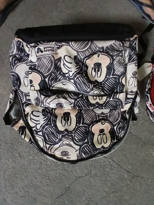 Mochilas escola bom estado