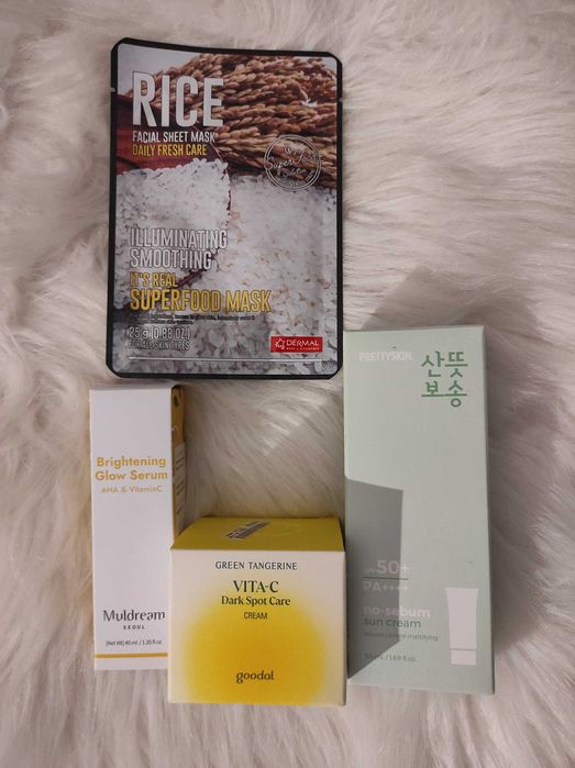 Koreańska pielęgnacja twarzy przeciw przebarwieniom - serum, krem, SPF