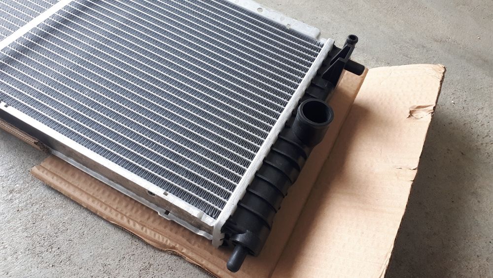 Radiadores novos de refrigeração do motor Opel Corsa-A 1.5 D e 1.5 TD