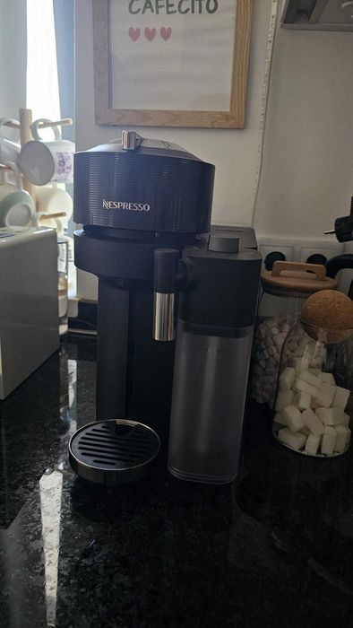Vertuo Lattissima Matte Black & Glossy DeLonghi