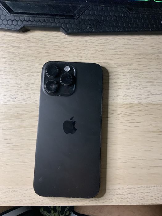 Macbook Pro + Iphone 16 pro max