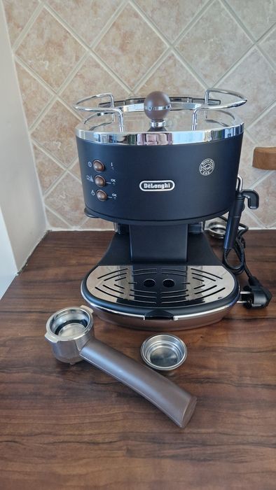 Ekspres Kolbowy ciśnieniowy Prezent De'Longhi Icona Vintage czarny