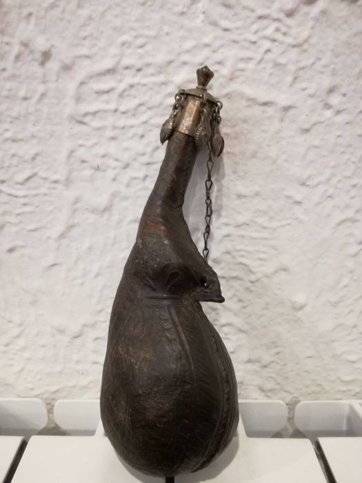 Polvorinho de Couro em Forma de Pêra Sec. XIX (Norte de África)