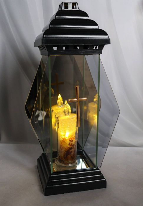 Лампадки на сонячній панелі