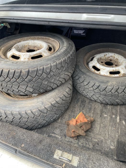 Зимние шипованниє шини r13