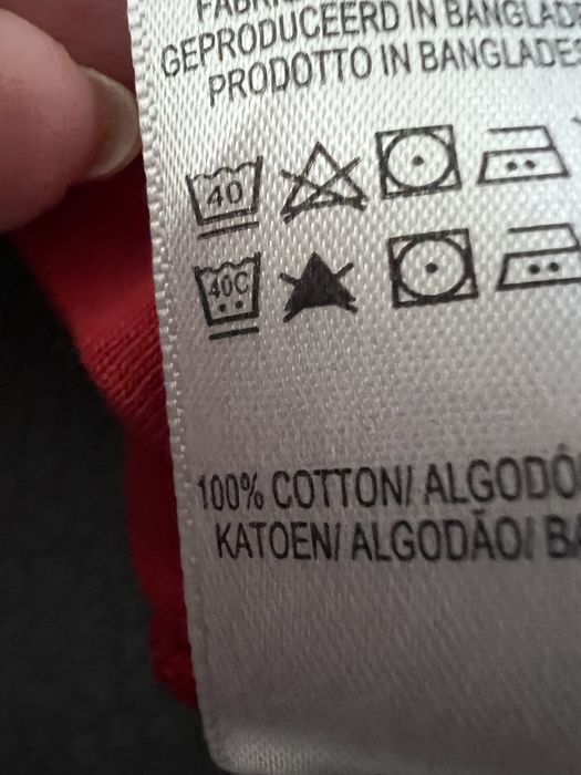 Primark czerwony bawełniany t-shirt z piłką r, 5/6 lat