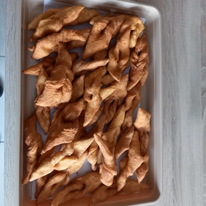 Faworki, chrusty domowe