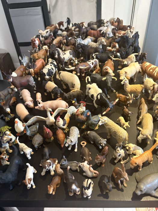140 figuras com originais Schleich, animais da quinta.