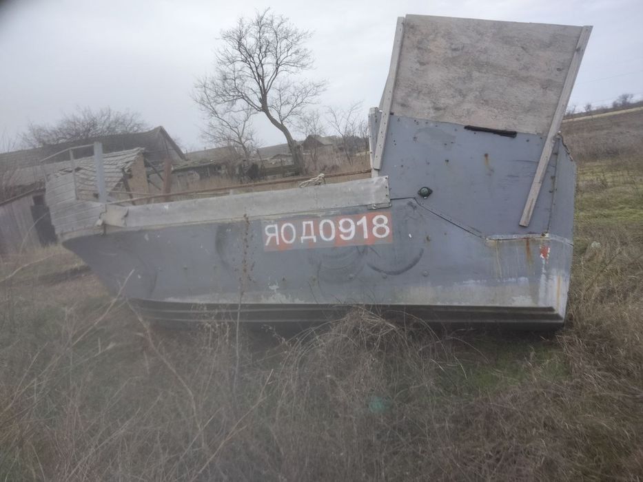 Продам пластиковий катер - лодку
