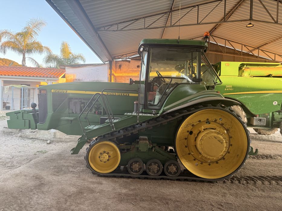 John Deere 8200T
