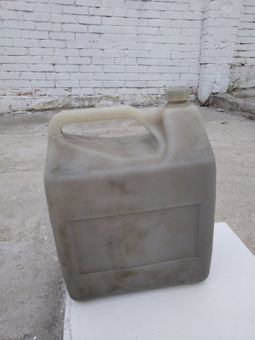 Канистра пластиковая.