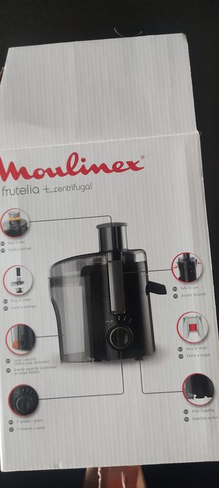 Máquina de fazer sumos da Moulinex.