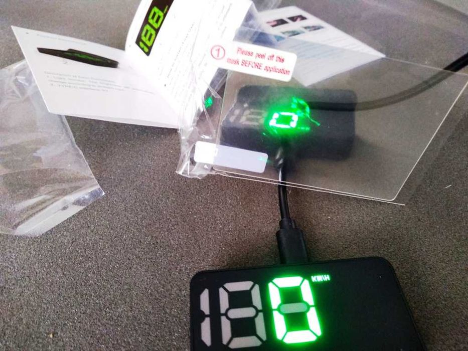 HUD z GPS i kompasem