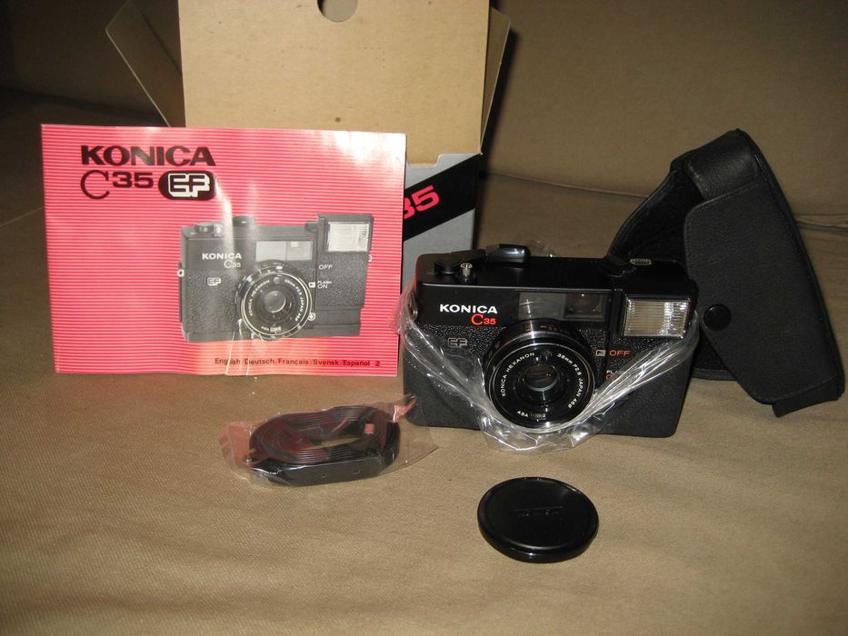 Maquina fotográfica Konica C35 EF