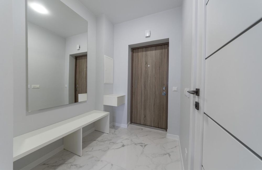 Подобово, за 5 хв. від метро, затишна студія, у будинку з Генератором.