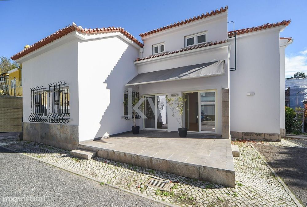 Moradia para Escritórios Na Avenida Gago Coutinho