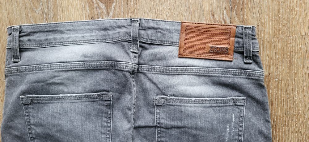 Szare jeansy z przetarciami / spodnie jeansowe vintage / slim fit