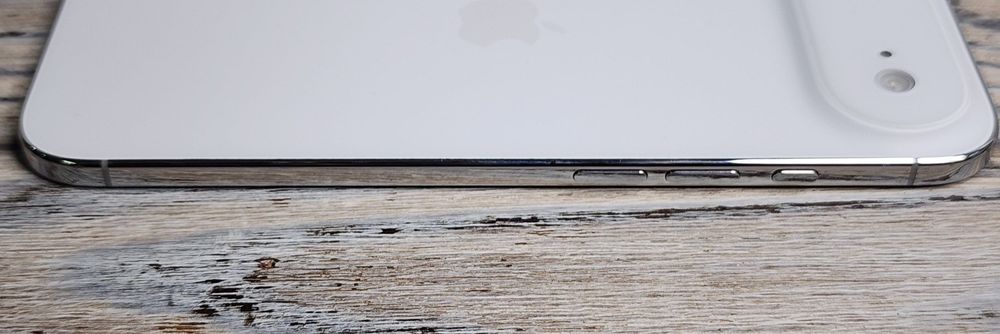 iPhone Air 256 Silver emojieStore гарантия 920$