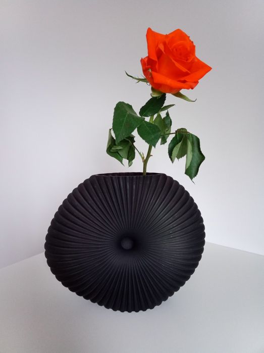 Wazon, flakon szklany, czarny.